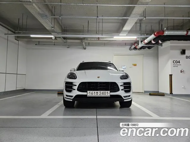 PORSCHE MACAN 2018