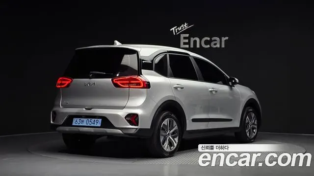 KIA NIRO PLUS 2023 — 38 004 км, серебристый, Корея — под ключ — фото 2