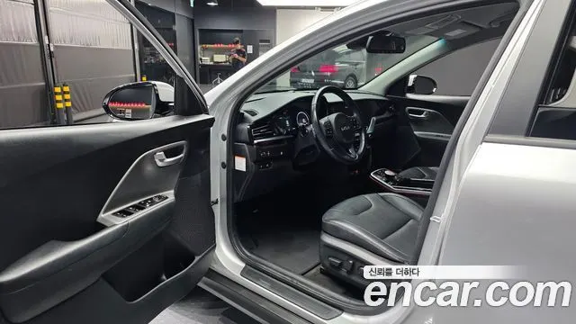 KIA NIRO PLUS 2023 — 38 004 км, серебристый, Корея — под ключ — фото 10