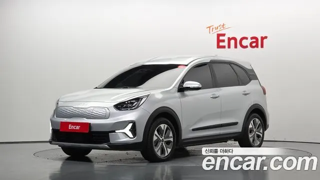 KIA NIRO PLUS 2023 — 55 258 км, серебристый, Корея — под ключ — фото 1