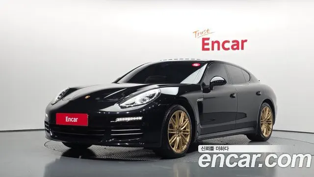 PORSCHE PANAMERA 2016