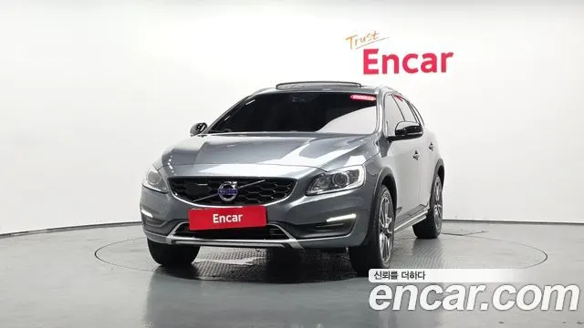 VOLVO V60 CROSS COUNTRY 2018 — 142 502 км, серый, Корея — под ключ — фото 3