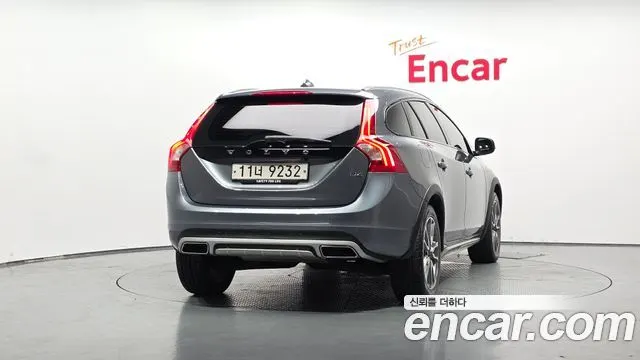 VOLVO V60 CROSS COUNTRY 2018 — 142 502 км, серый, Корея — под ключ — фото 4