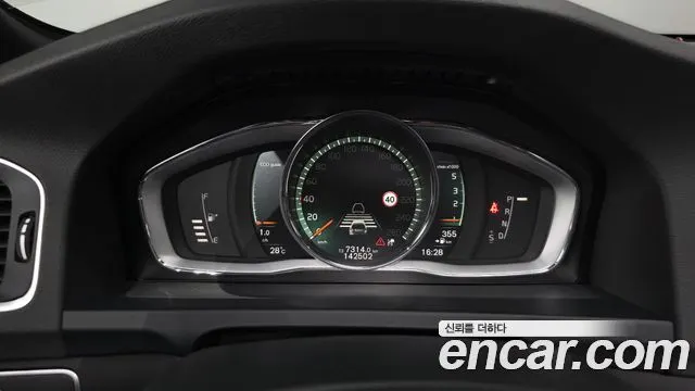 VOLVO V60 CROSS COUNTRY 2018 — 142 502 км, серый, Корея — под ключ — фото 8