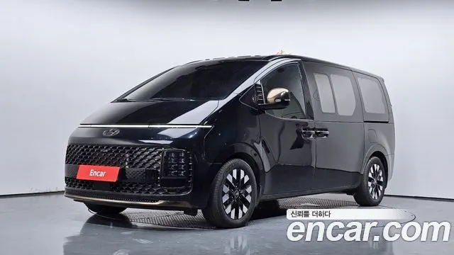 HYUNDAI STARIA 2025