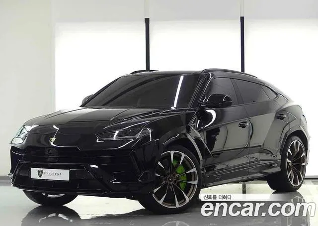 LAMBORGHINI URUS 2023