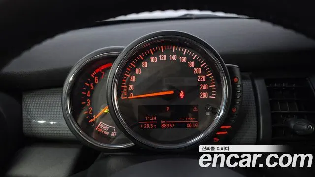 MINI COOPER 2016 — 88 937 км, белый-перламутр, Корея — под ключ — фото 8