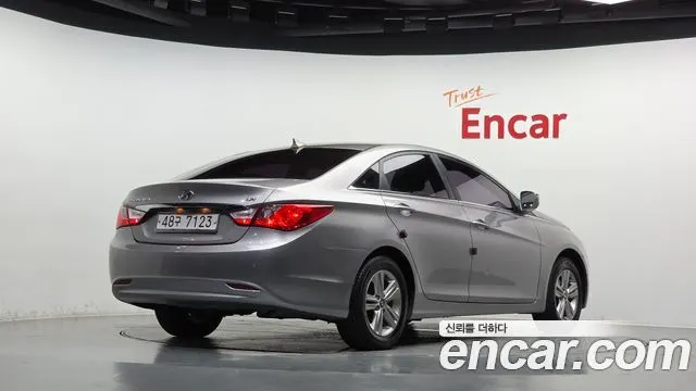 HYUNDAI SONATA THE BRILLIANT 2013 — 79 149 км, серебристо-серый, Корея — под ключ — фото 2