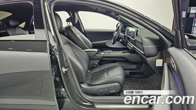 HYUNDAI IONIQ 6 2023 — 46 226 км, тёмно-зелёный, Корея — под ключ — фото 11