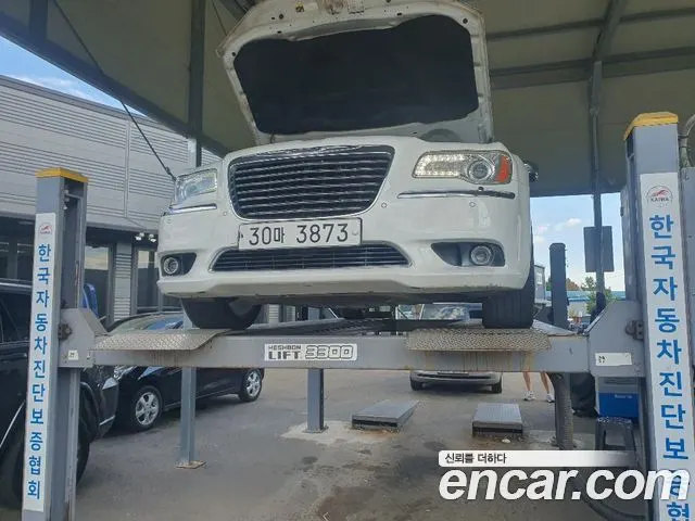 CHRYSLER 300C 2014 — 107 357 км, белый, Корея — под ключ — фото 6