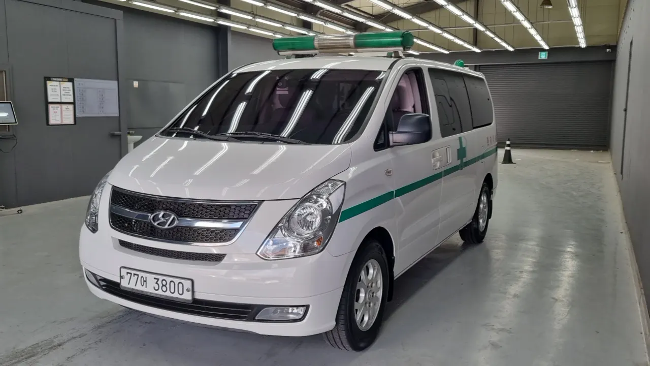 HYUNDAI GRAND STAREX 2015 — 50 000 км, белый, Корея — под ключ — фото 1