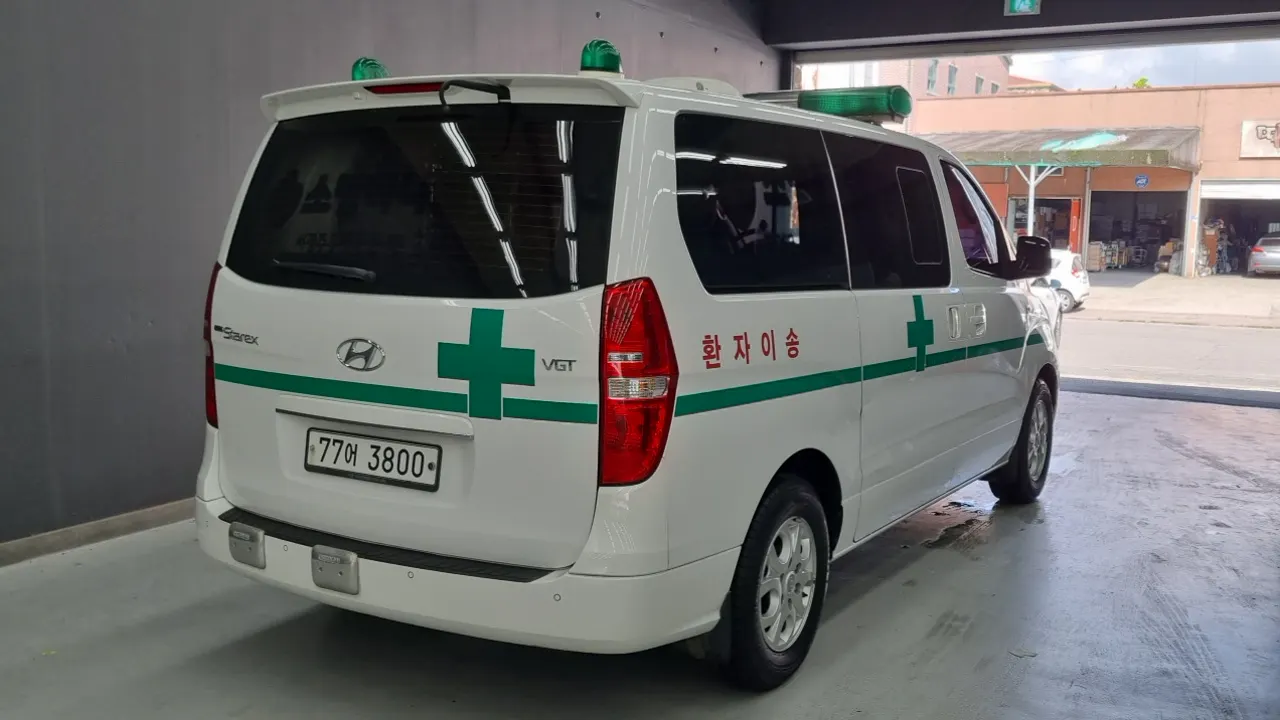 HYUNDAI GRAND STAREX 2015 — 50 000 км, белый, Корея — под ключ — фото 2
