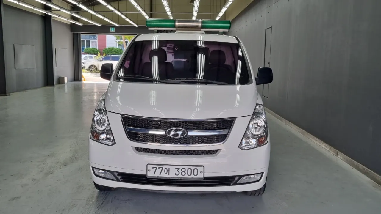 HYUNDAI GRAND STAREX 2015 — 50 000 км, белый, Корея — под ключ — фото 3