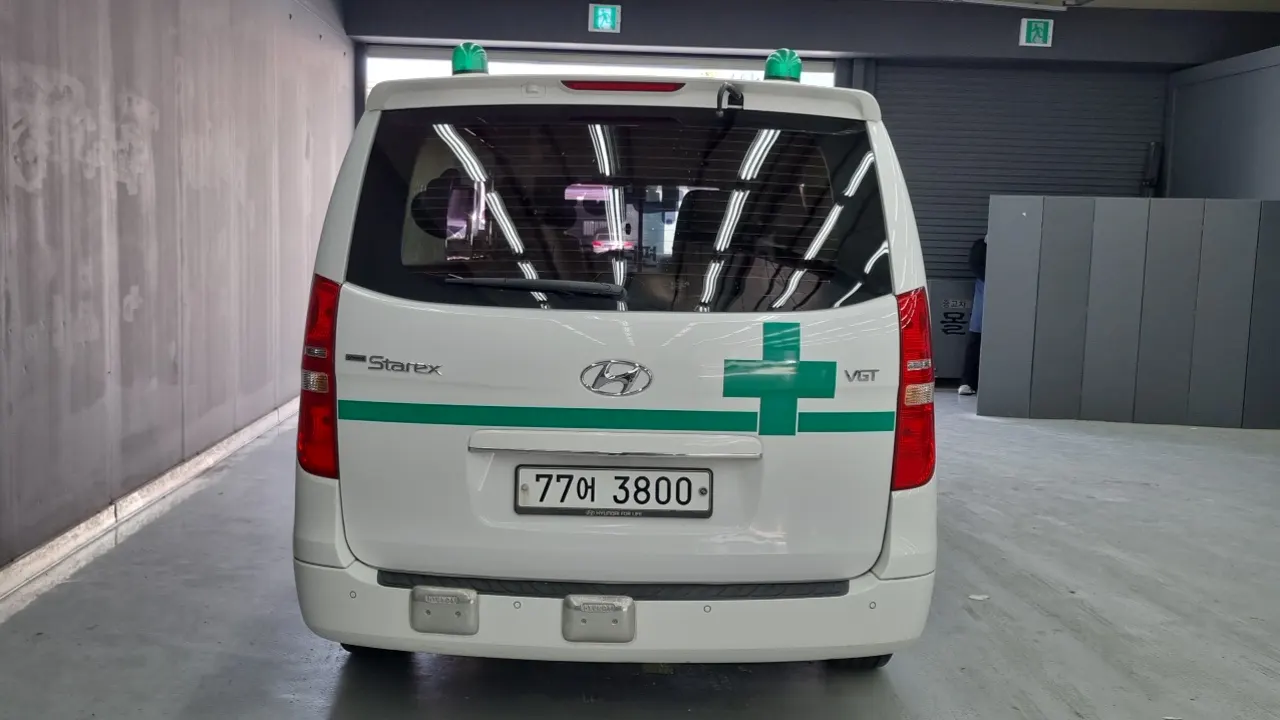 HYUNDAI GRAND STAREX 2015 — 50 000 км, белый, Корея — под ключ — фото 4