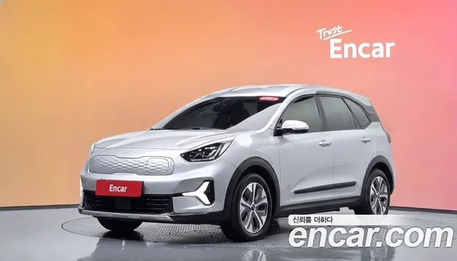 KIA NIRO PLUS 2023 — 53 636 км, серебристый, Корея — под ключ — фото 2