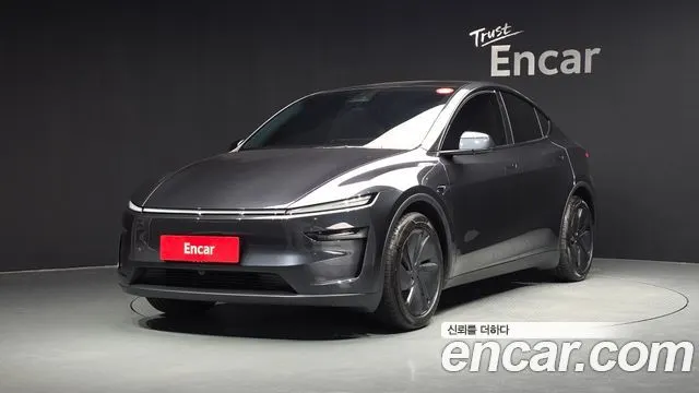 TESLA MODEL Y 2025