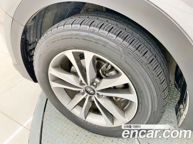 HYUNDAI SANTA FE 2015 — 143 312 км, серебристо-серый, Корея — под ключ — фото 7