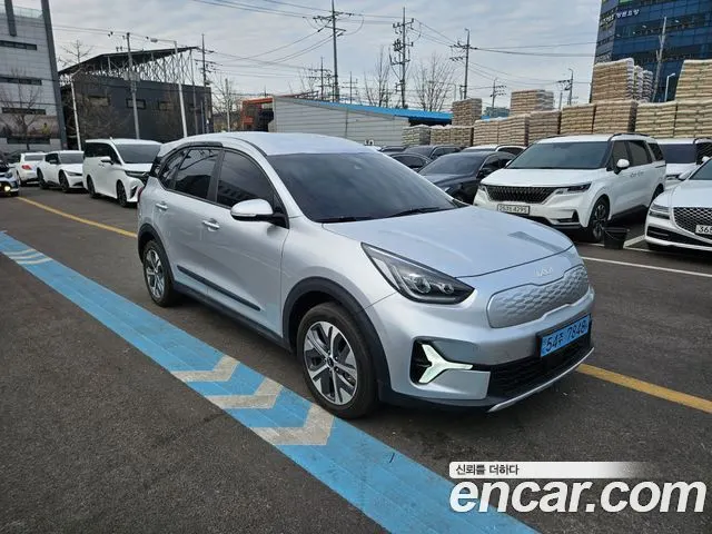 KIA NIRO PLUS 2023 — 68 997 км, серебристый, Корея — под ключ — фото 2
