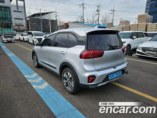 KIA NIRO PLUS 2023 — 68 997 км, серебристый, Корея — под ключ — фото 4