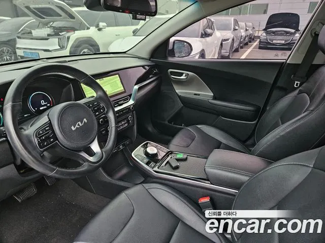 KIA NIRO PLUS 2023 — 68 997 км, серебристый, Корея — под ключ — фото 10
