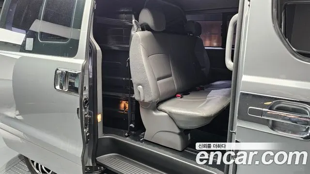 HYUNDAI GRAND STAREX 2017 — 123 873 км, серебристый, Корея — под ключ — фото 11