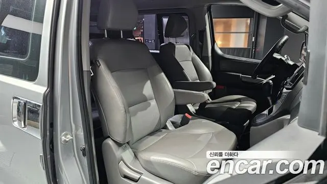 HYUNDAI GRAND STAREX 2017 — 123 873 км, серебристый, Корея — под ключ — фото 12