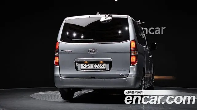 HYUNDAI GRAND STAREX 2017 — 123 873 км, серебристый, Корея — под ключ — фото 4