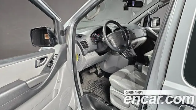 HYUNDAI GRAND STAREX 2017 — 123 873 км, серебристый, Корея — под ключ — фото 10