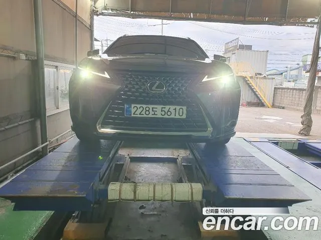 Lexus UX300h — из Кореи под ключ