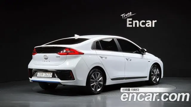 HYUNDAI IONIQ HYBRID 2019 — 154 093 км, белый, Корея — под ключ — фото 1