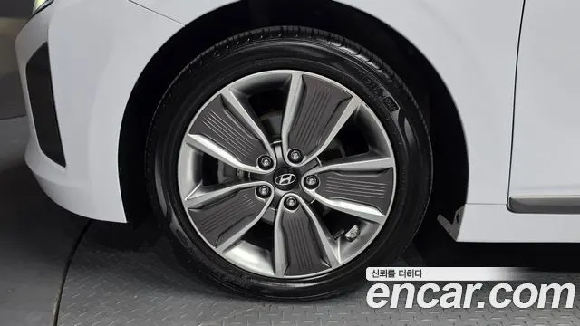 HYUNDAI IONIQ HYBRID 2019 — 154 093 км, белый, Корея — под ключ — фото 5