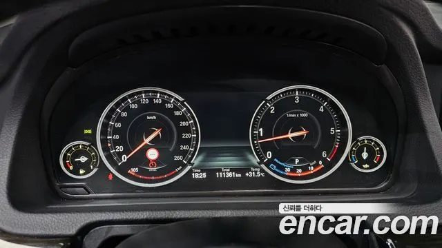 BMW 5 SERIES GT 2015 — 111 361 км, серебристо-серый, Корея — под ключ — фото 8