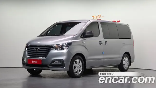 HYUNDAI GRAND STAREX 2019 — 147 224 км, серебристый, Корея — под ключ — фото 1