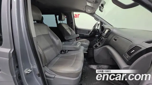 HYUNDAI GRAND STAREX 2019 — 147 224 км, серебристый, Корея — под ключ — фото 10