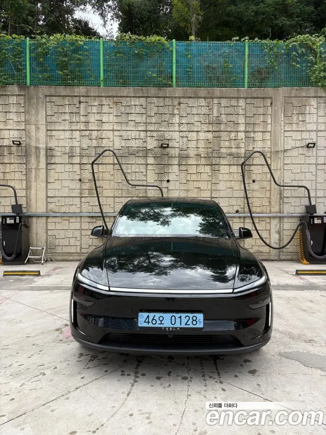 TESLA MODEL Y 2025