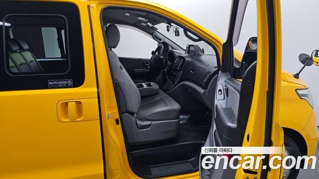 HYUNDAI GRAND STAREX 2019 — 153 357 км, жёлтый, Корея — под ключ — фото 11