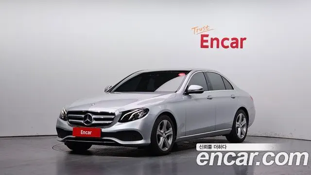 MERCEDES-BENZ E-CLASS W213 2017 — 102 105 км, серебристый, Корея — под ключ — фото 1