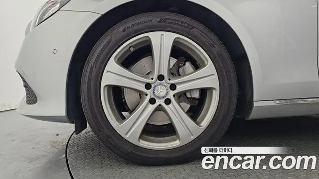 MERCEDES-BENZ E-CLASS W213 2017 — 102 105 км, серебристый, Корея — под ключ — фото 5
