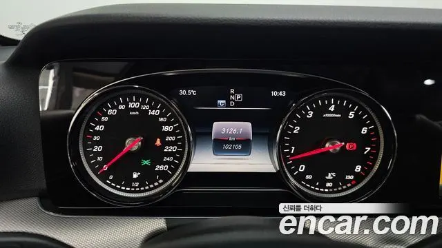 MERCEDES-BENZ E-CLASS W213 2017 — 102 105 км, серебристый, Корея — под ключ — фото 8