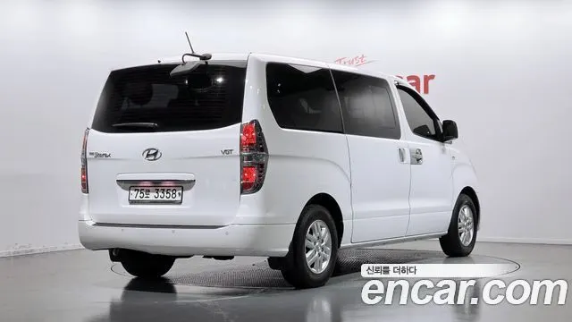 HYUNDAI GRAND STAREX 2017 — 142 388 км, белый, Корея — под ключ — фото 2