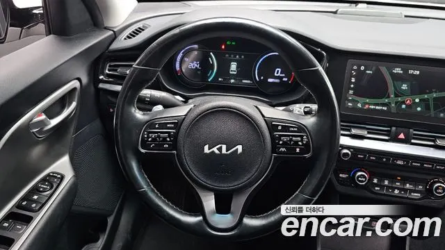 KIA NIRO PLUS 2023 — 169 822 км, белый, Корея — под ключ — фото 12