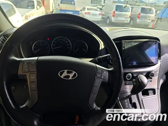 HYUNDAI GRAND STAREX 2017 — 120 005 км, серебристо-серый, Корея — под ключ — фото 8