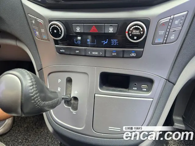 HYUNDAI GRAND STAREX 2017 — 120 005 км, серебристо-серый, Корея — под ключ — фото 9