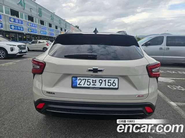 CHEVROLET TRAX CROSSOVER 2026 — 5 904 км, белый-перламутр, Корея — под ключ — фото 4