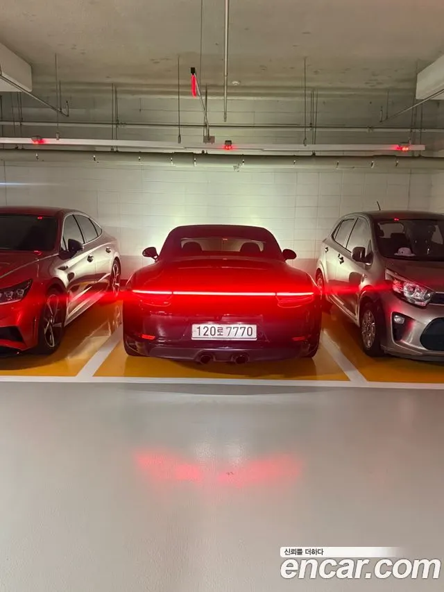 PORSCHE 911 2018