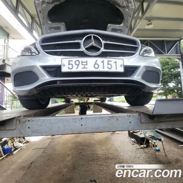 MERCEDES-BENZ C-CLASS W205 2017 — 183 425 км, серебристо-серый, Корея — под ключ — фото 8