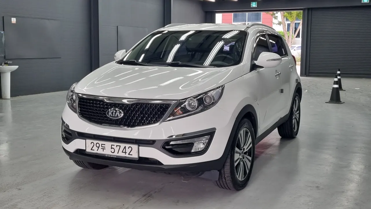 KIA SPORTAGE R 2014 — 82 701 км, белый, Корея — под ключ — фото 1