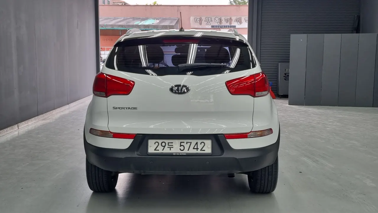 KIA SPORTAGE R 2014 — 82 701 км, белый, Корея — под ключ — фото 4