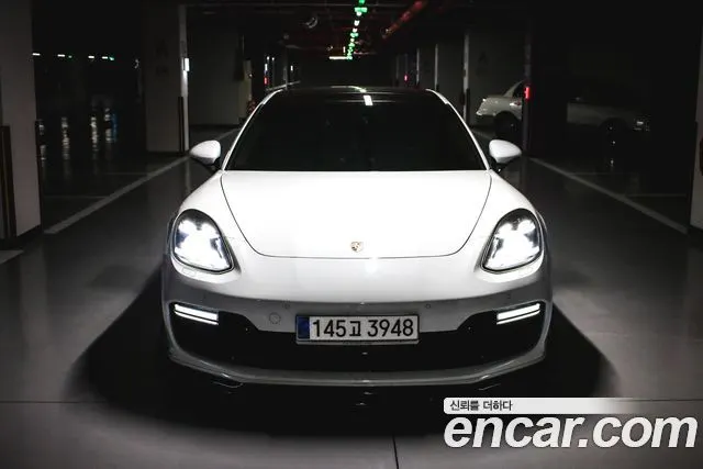 PORSCHE PANAMERA 2019