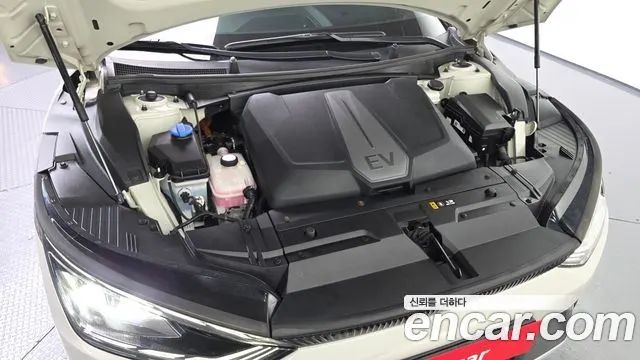 KIA EV6 2022 — 142 467 км, белый-перламутр, Корея — под ключ — фото 6
